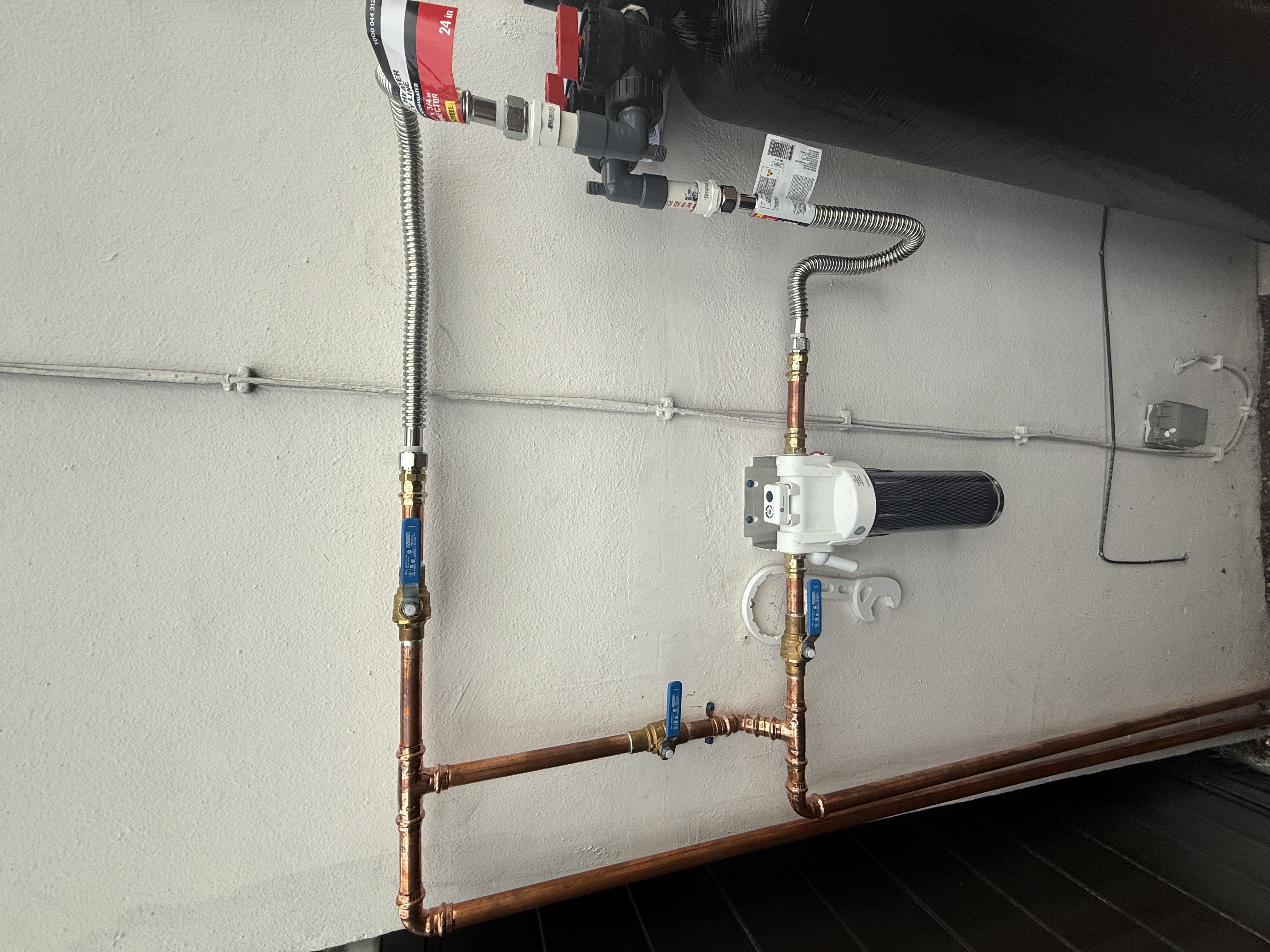 Professional plumbing and water filtration system with copper pipes